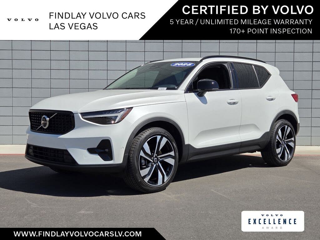 2025 Volvo XC40 B5 Ultra Dark