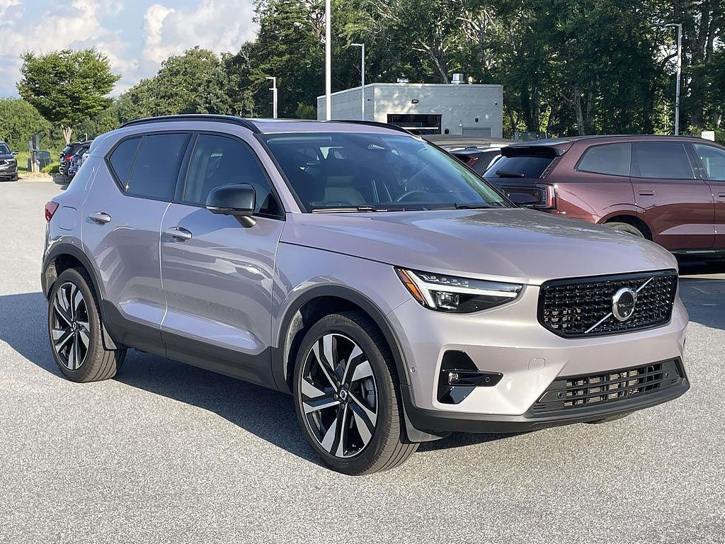 2026 Volvo XC40 B5 Ultra