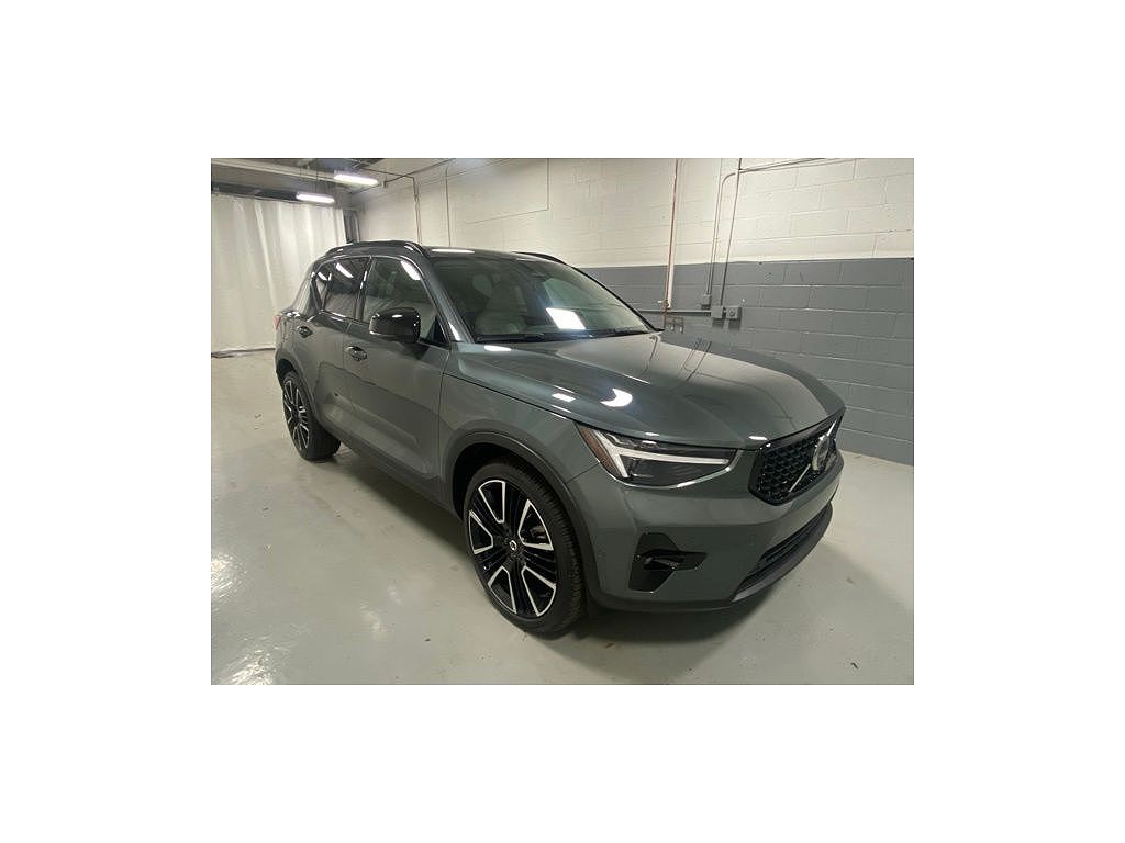 2026 Volvo XC40 B5 Ultra