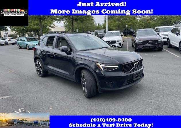 2024 Volvo XC40 B5 Ultimate Dark