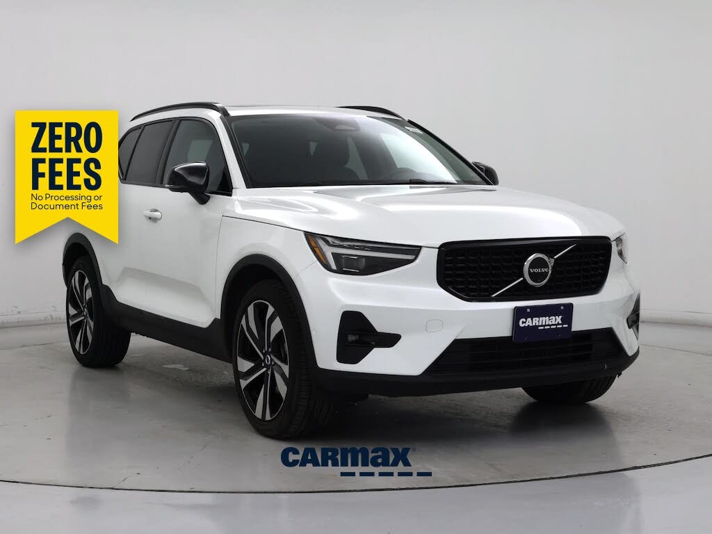 2024 Volvo XC40 B5 Ultimate Dark