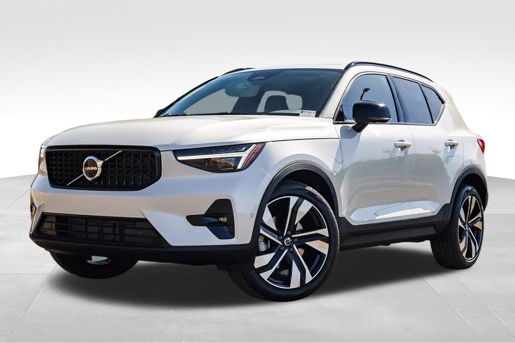 2026 Volvo XC40 B5 Ultra