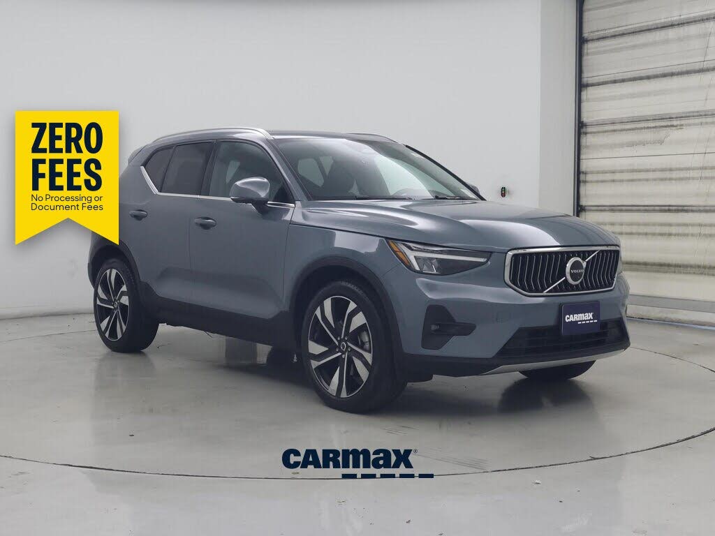 2023 Volvo XC40 B5 Plus Bright