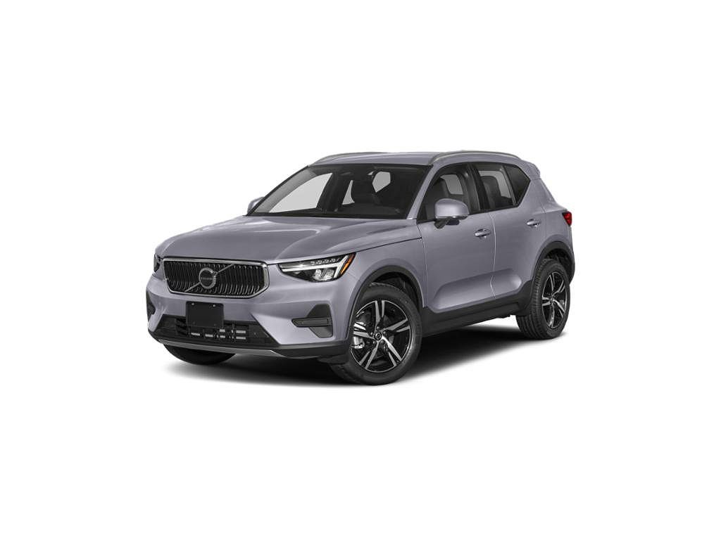 2023 Volvo XC40 B5 Plus Bright Theme