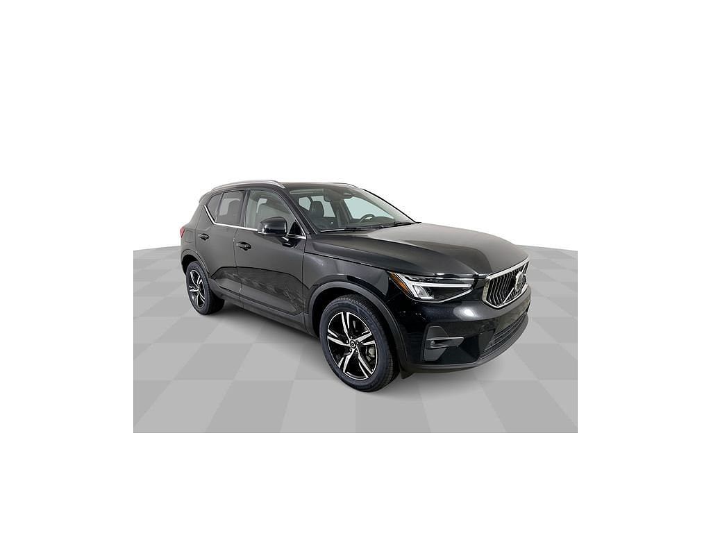 2023 Volvo XC40 B5 Plus Bright