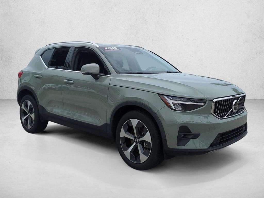 2023 Volvo XC40 B5 Plus Bright