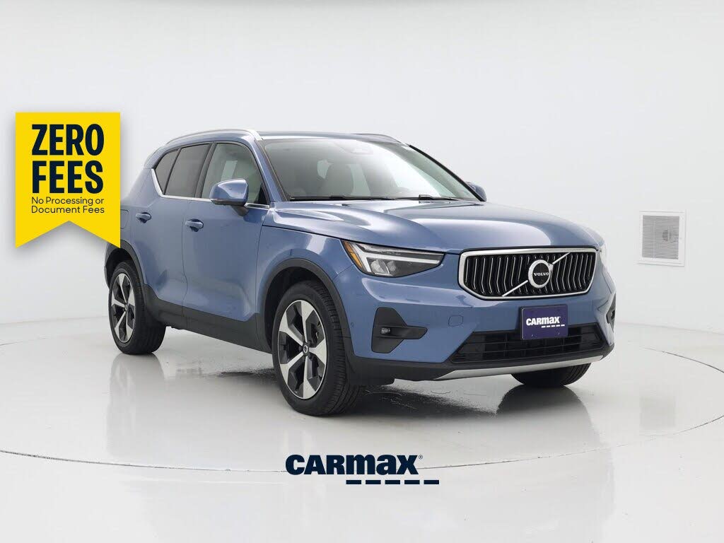 2023 Volvo XC40 B5 Plus Bright