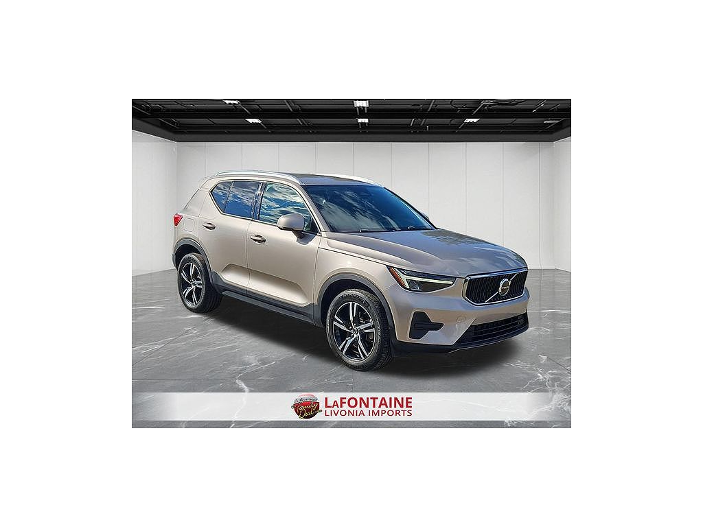 2023 Volvo XC40 B5 Core
