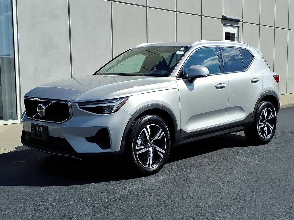 2023 Volvo XC40 B5 Core