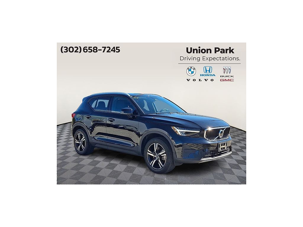2023 Volvo XC40 B5 Core