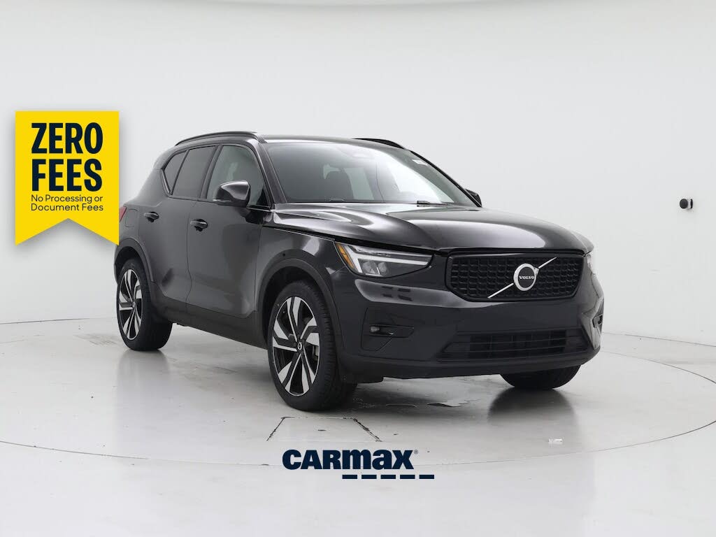 2023 Volvo XC40 B5 Plus Dark