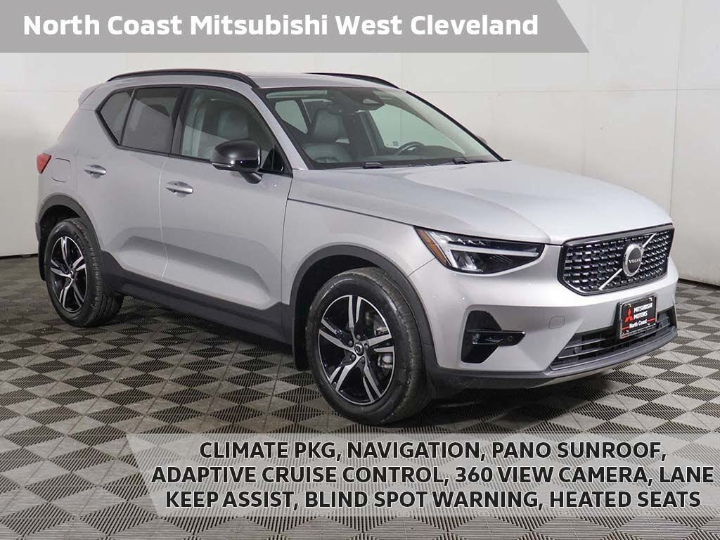 2023 Volvo XC40 B5 Plus Dark