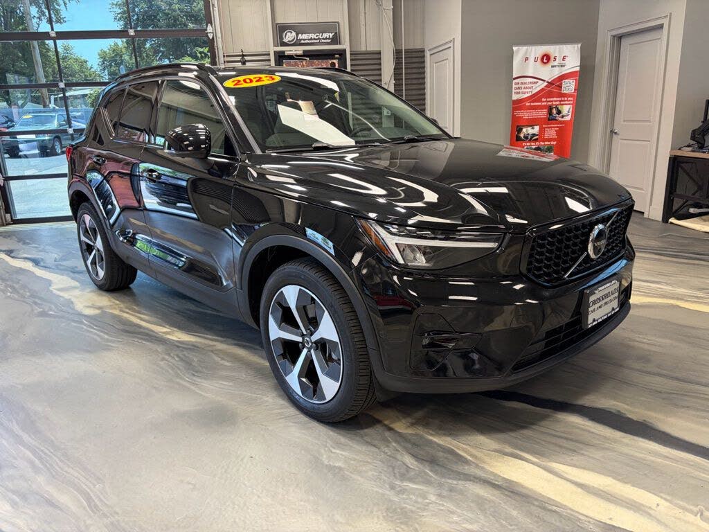 2023 Volvo XC40 B5 Plus Dark