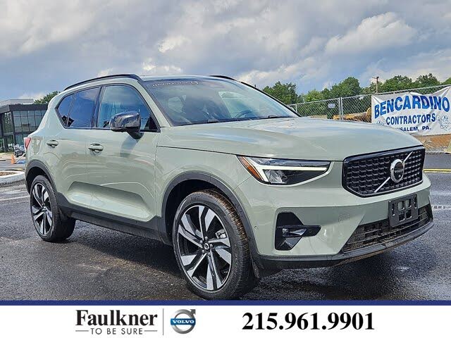 2023 Volvo XC40 B5 Plus Dark