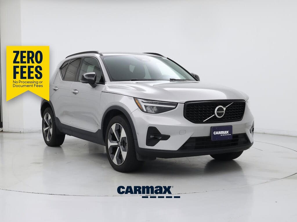 2023 Volvo XC40 B5 Plus Dark