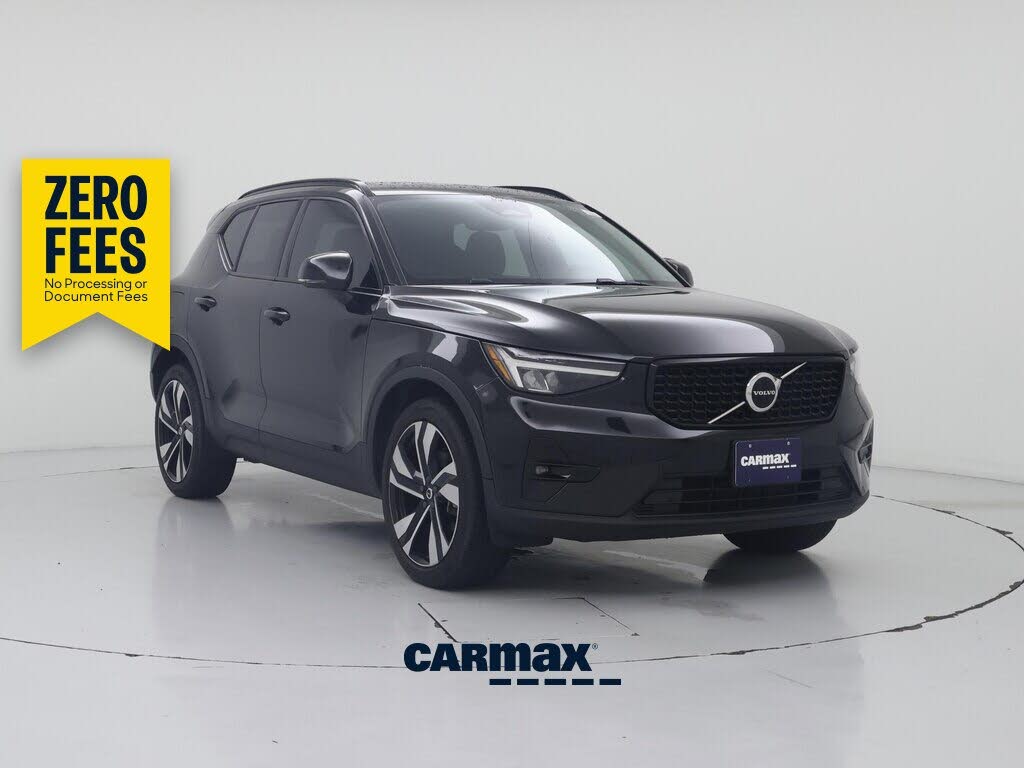 2023 Volvo XC40 B5 Plus Dark