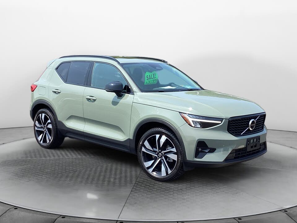 2023 Volvo XC40 B5 Plus Dark