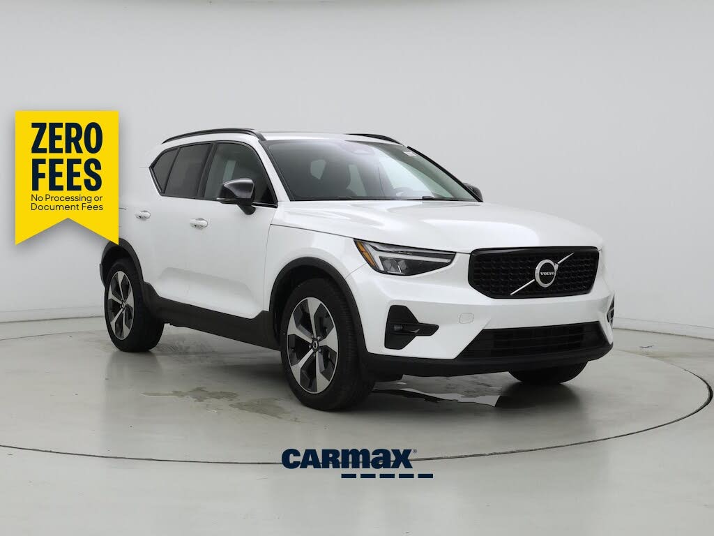2023 Volvo XC40 B5 Plus Dark