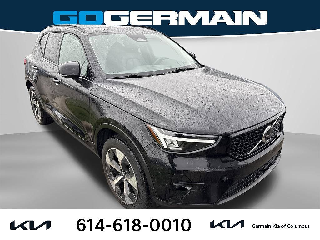 2023 Volvo XC40 B5 Plus Dark