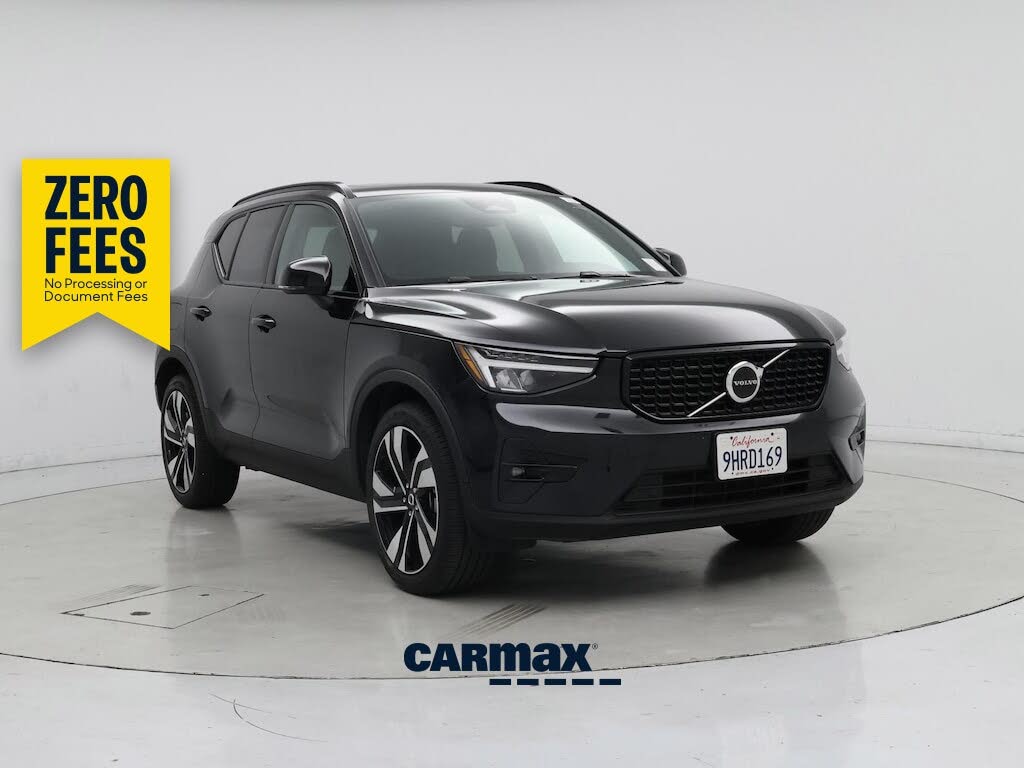 2023 Volvo XC40 B5 Plus Dark