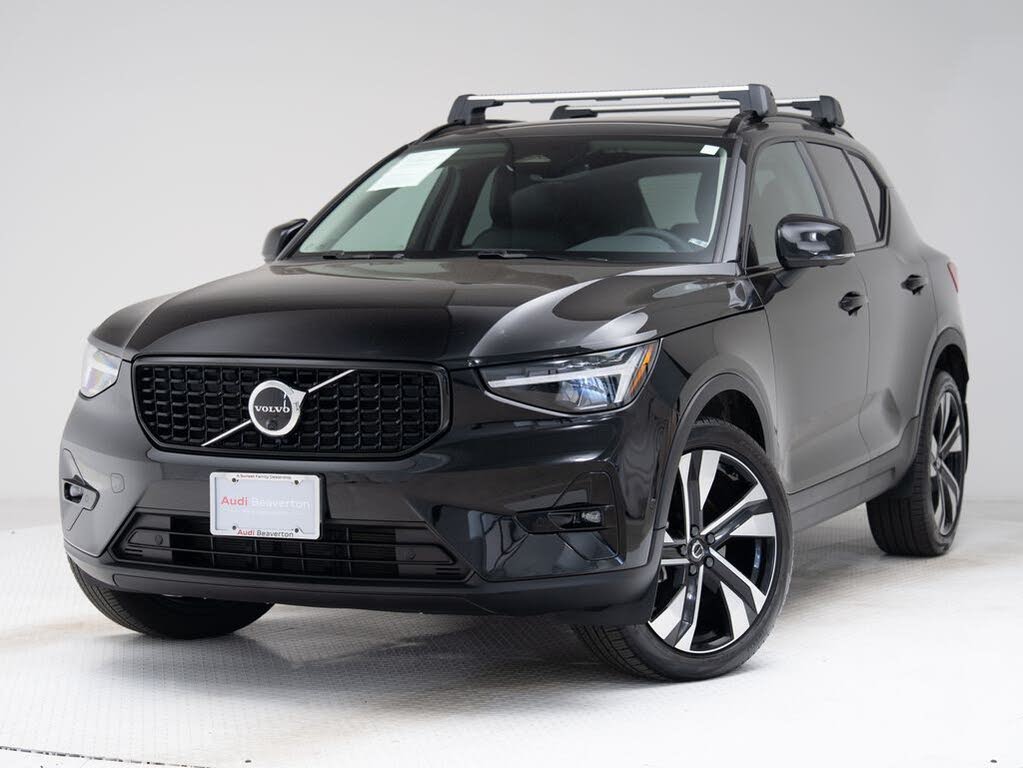 2023 Volvo XC40 B5 Plus Dark