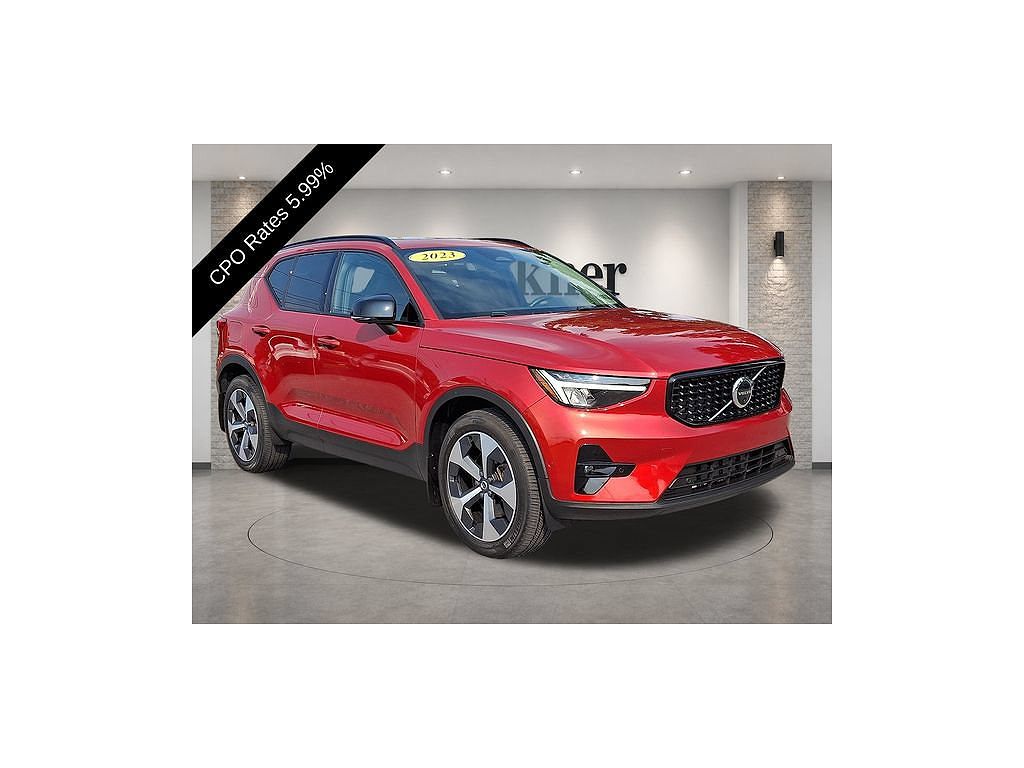 2023 Volvo XC40 B5 Plus Dark