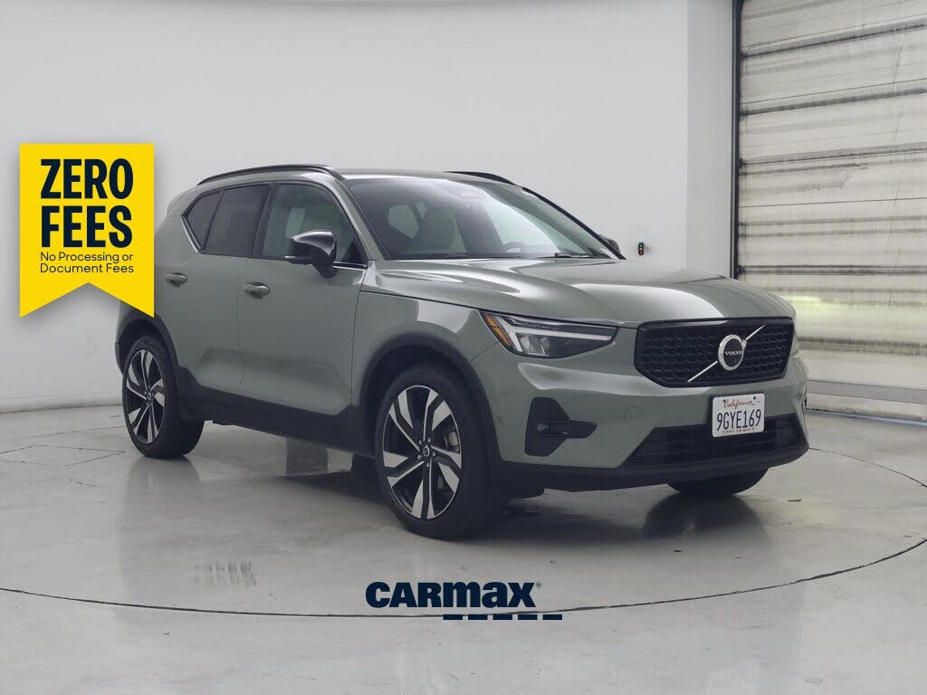 2023 Volvo XC40 B5 Ultimate Dark