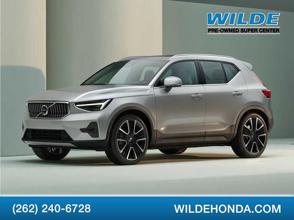 2023 Volvo XC40 B5 Ultimate Dark