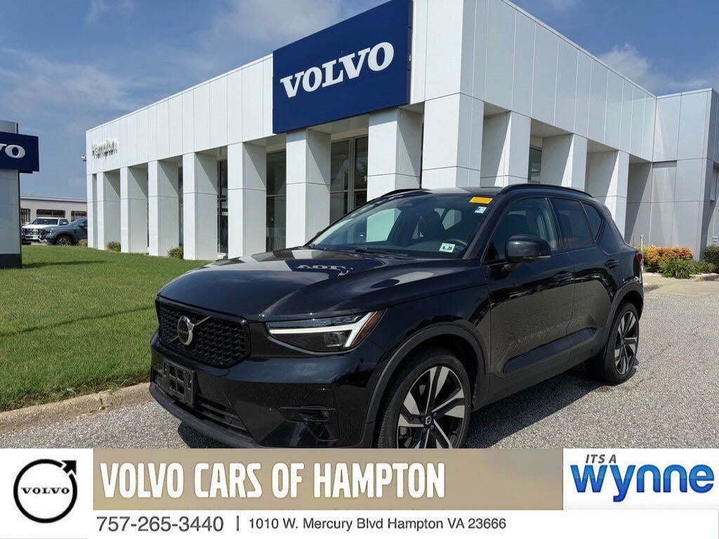 2023 Volvo XC40 B5 Ultimate Dark
