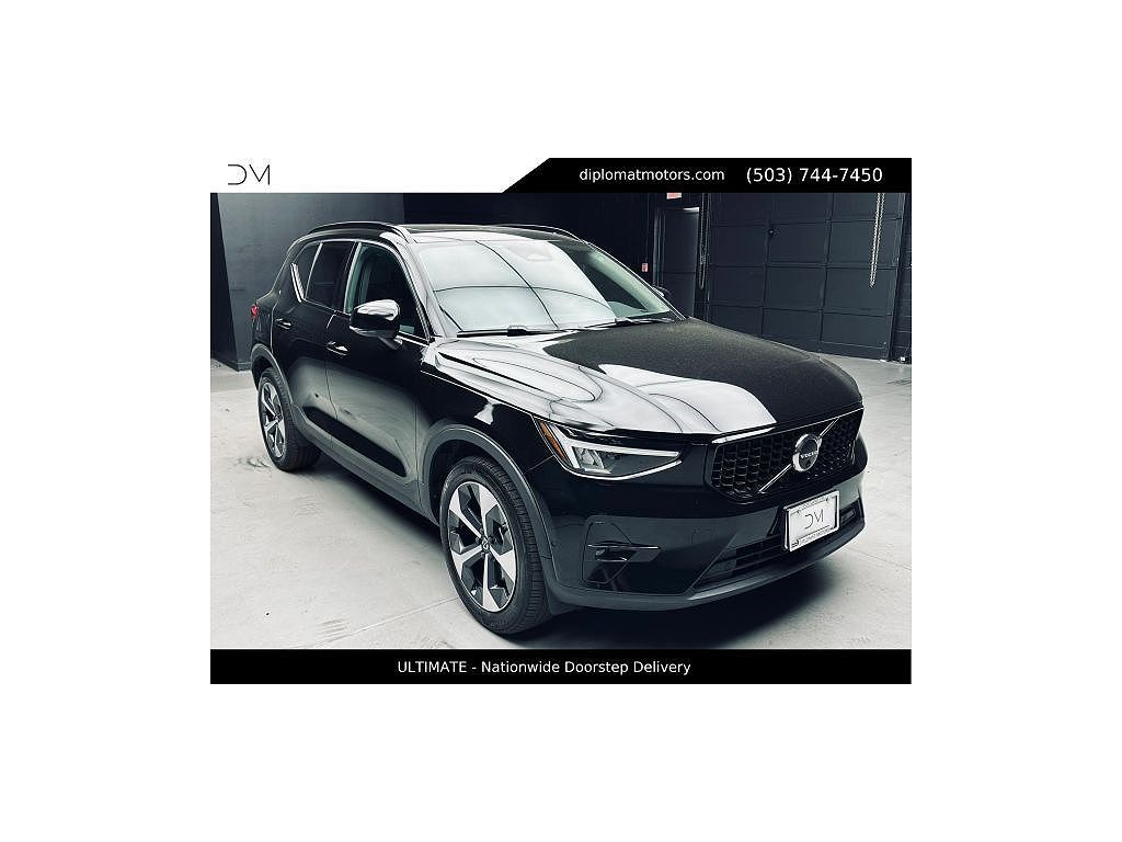 2023 Volvo XC40 B5 Ultimate Dark