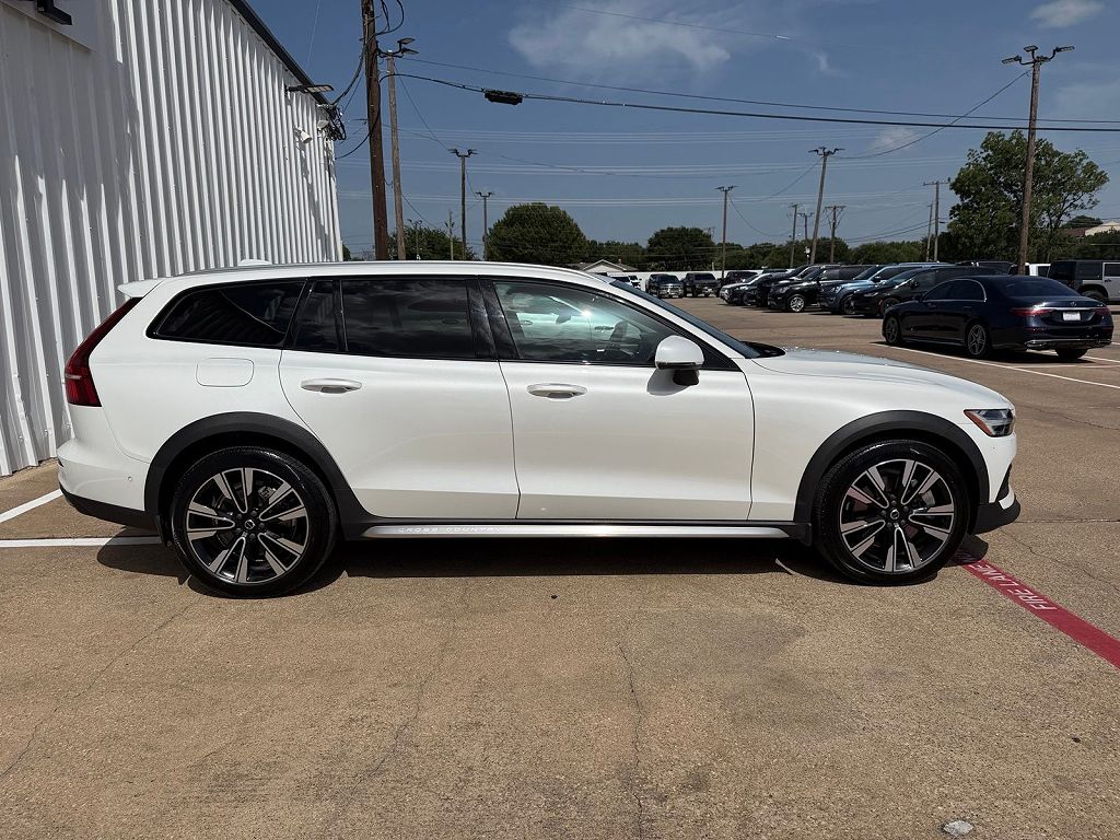 2023 Volvo V60 Cross Country B5 AWD Ultimate