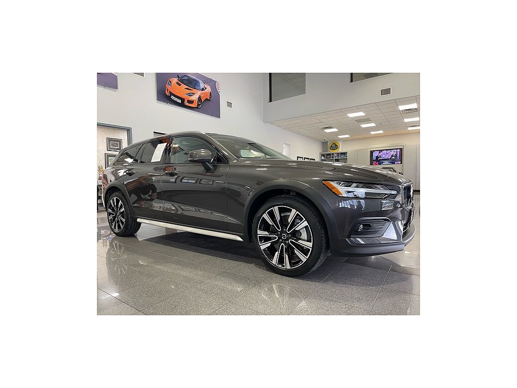 2024 Volvo V60 Cross Country B5 Ultimate