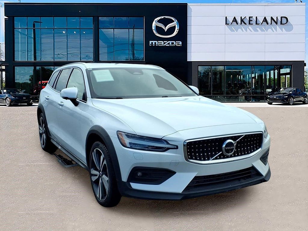 2025 Volvo V60 B5 Plus