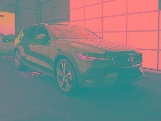 2025 Volvo V60 Cross Country B5 Plus