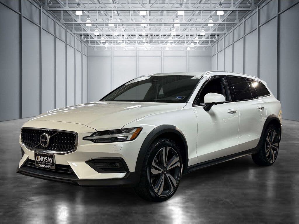 2025 Volvo V60 B5 Plus