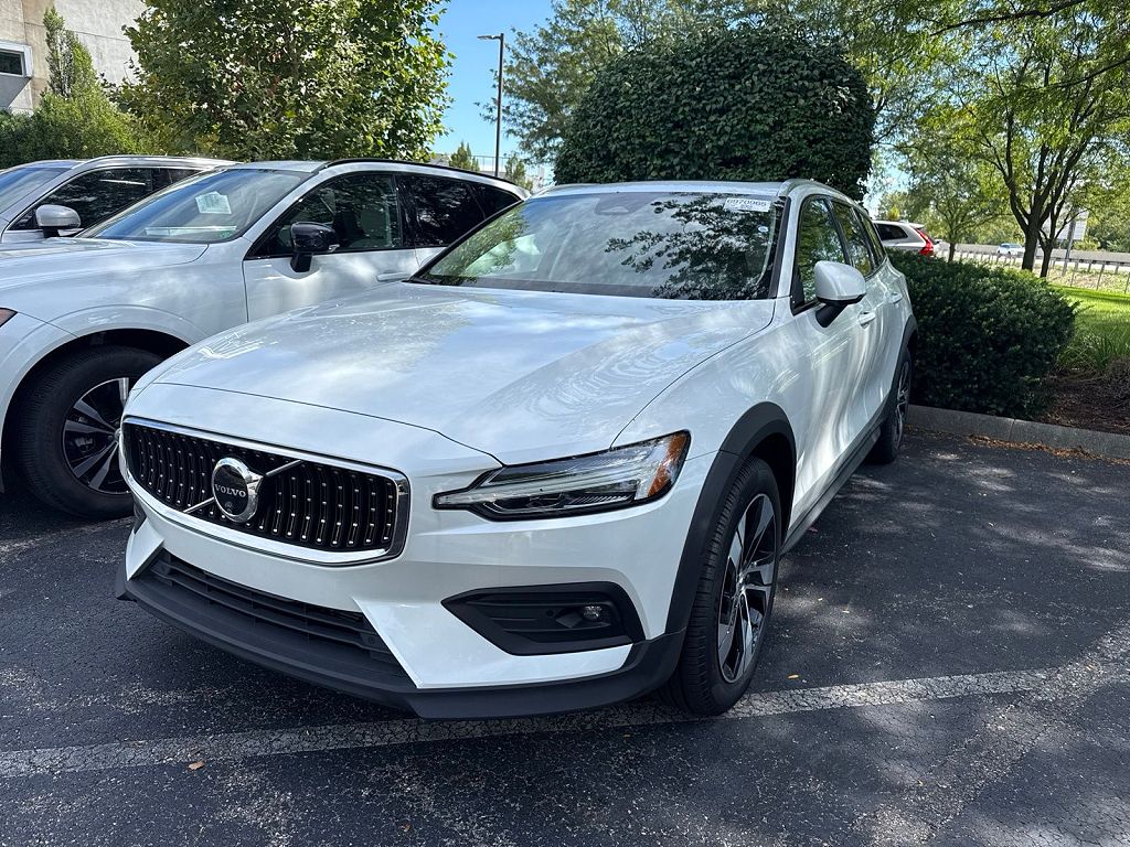 2025 Volvo V60 B5 Plus