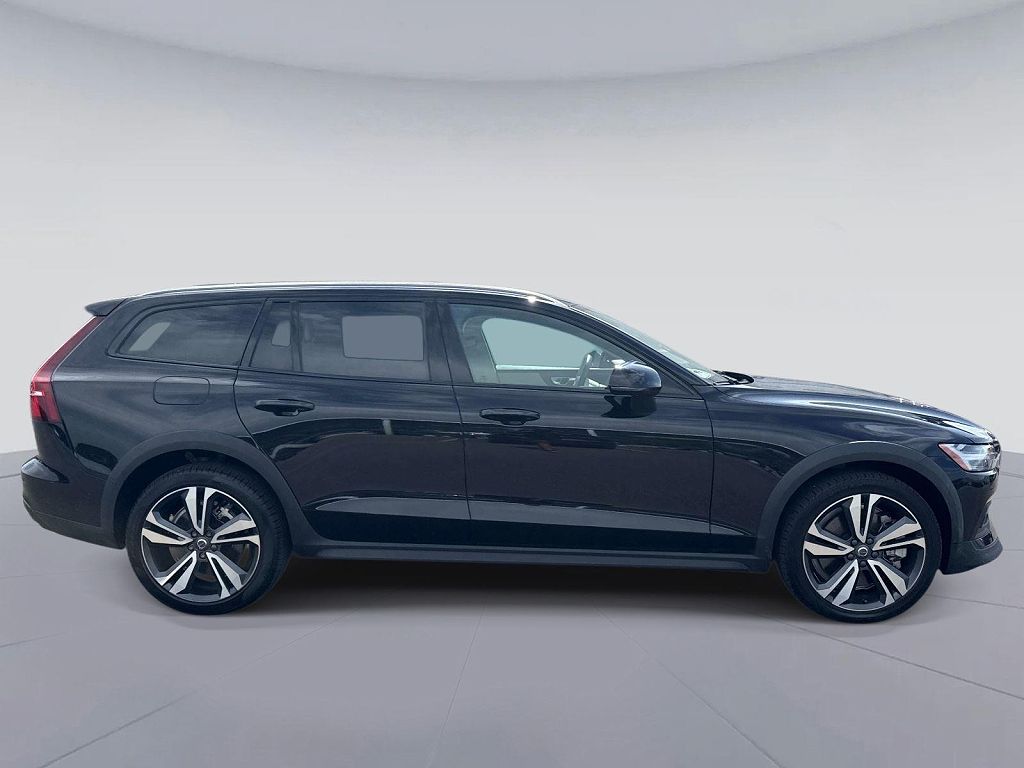 2025 Volvo V60 B5 Plus