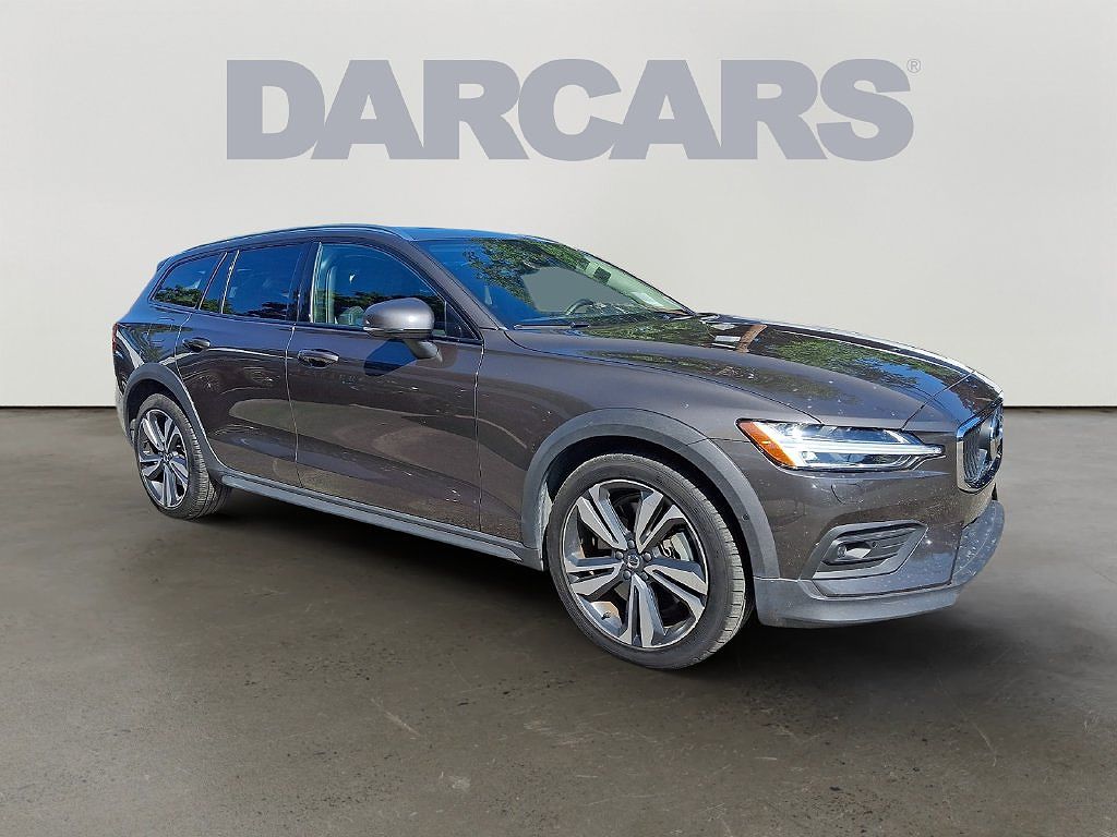 2025 Volvo V60 B5 Plus