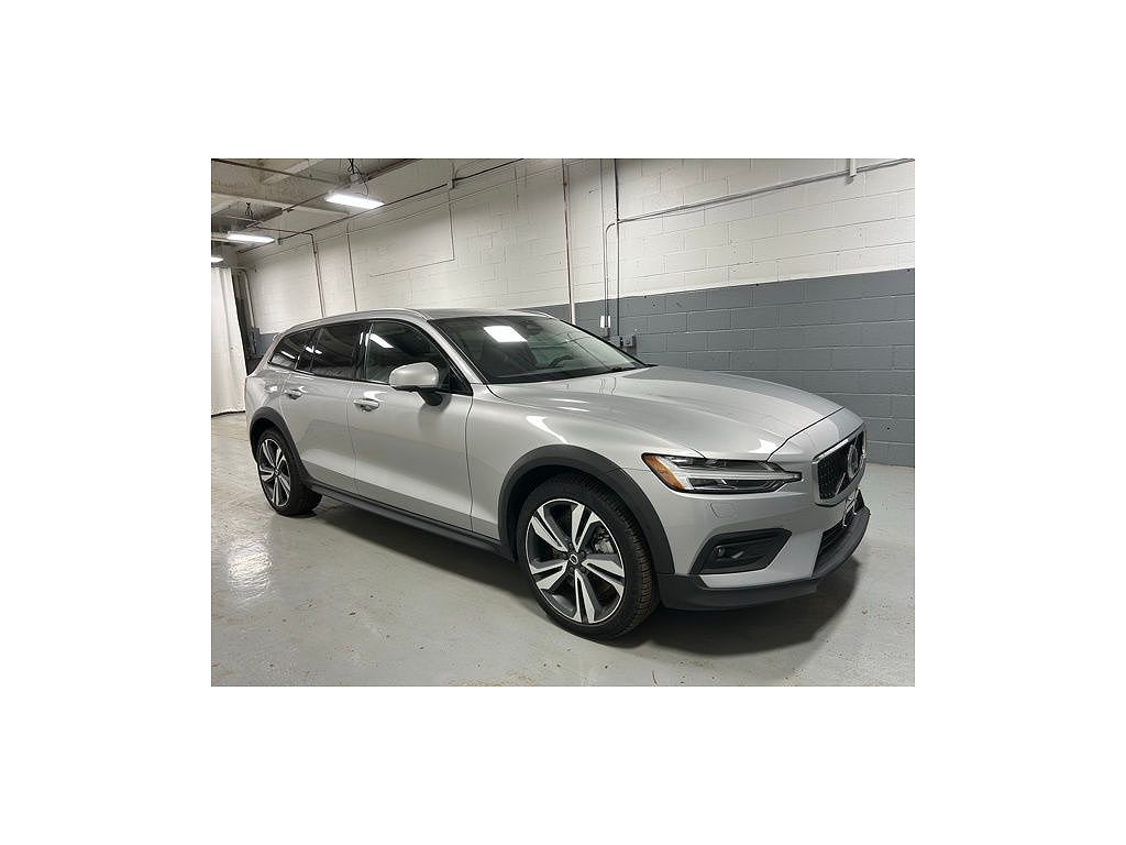 2025 Volvo V60 B5 Plus