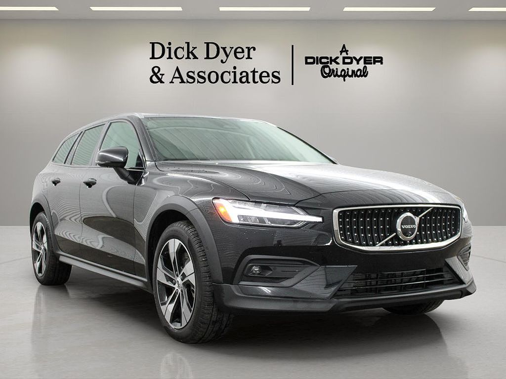 2025 Volvo V60 B5 Plus