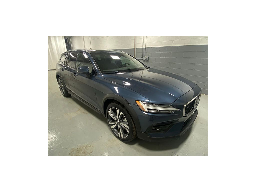2025 Volvo V60 B5 Plus