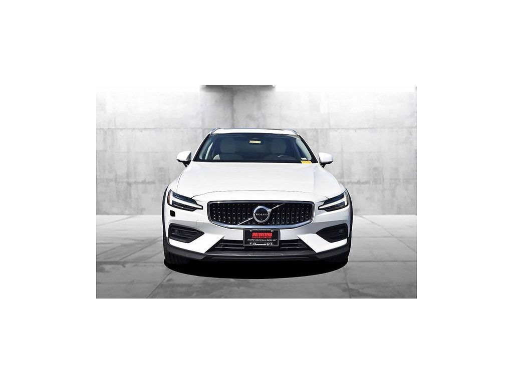 2025 Volvo V60 B5 Plus