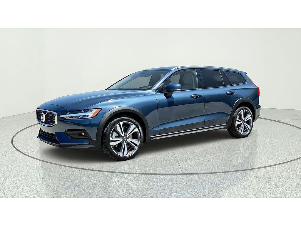 2025 Volvo V60 Cross Country Plus