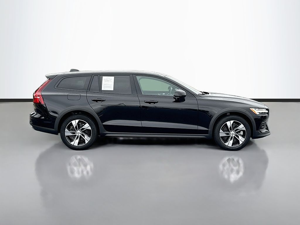 2025 Volvo V60 B5 Plus