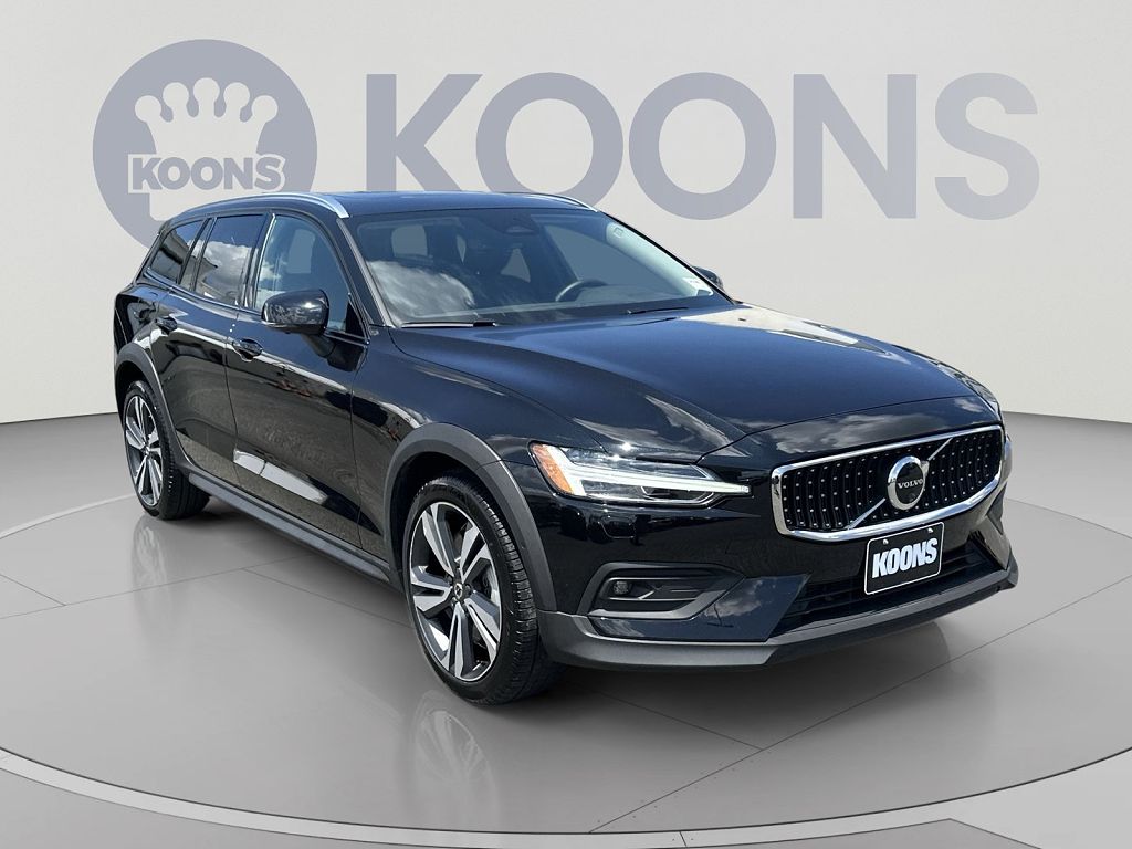 2025 Volvo V60 B5 Plus