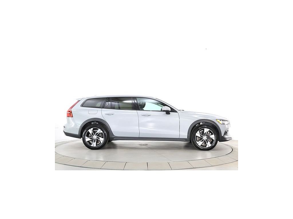 2025 Volvo V60 B5 Plus