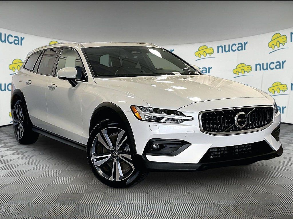 2025 Volvo V60 B5 Plus
