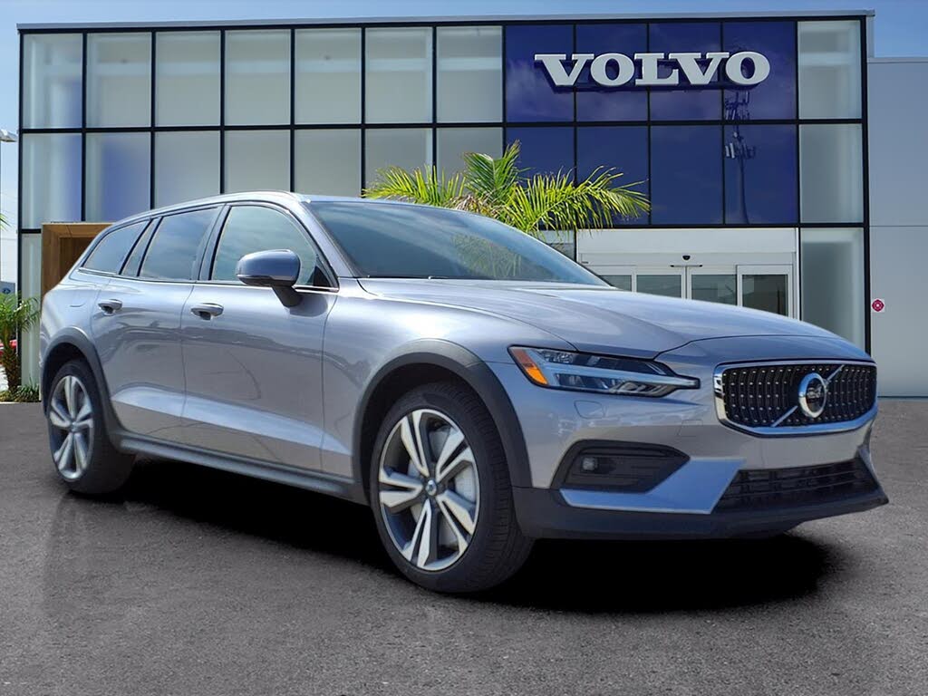 2026 Volvo V60 Cross Country B5 Plus