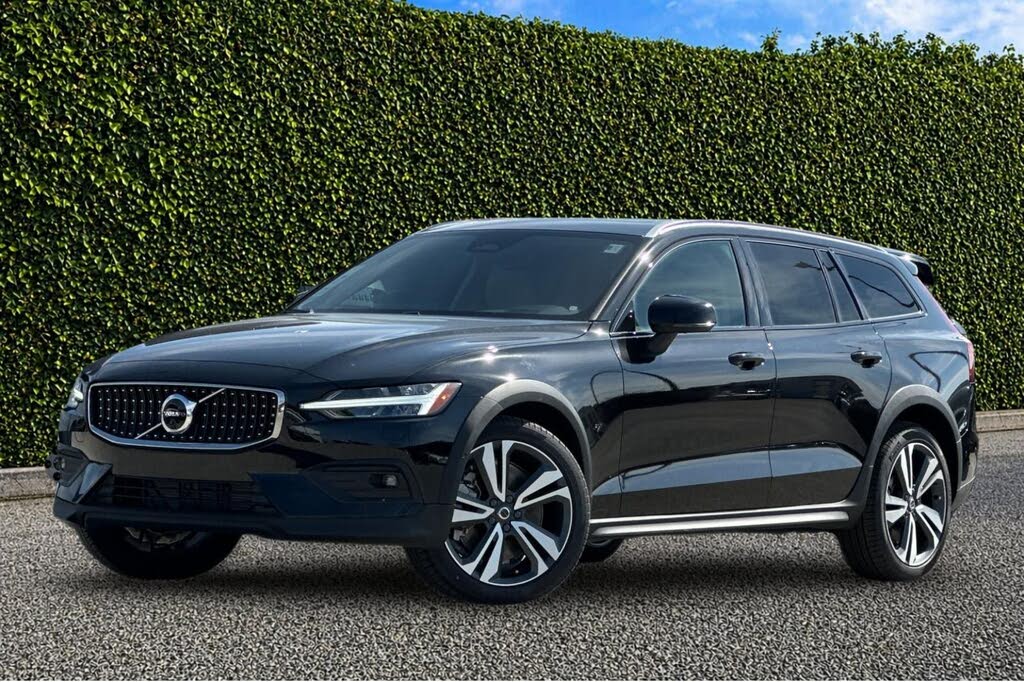 2026 Volvo V60 Cross Country B5 Plus