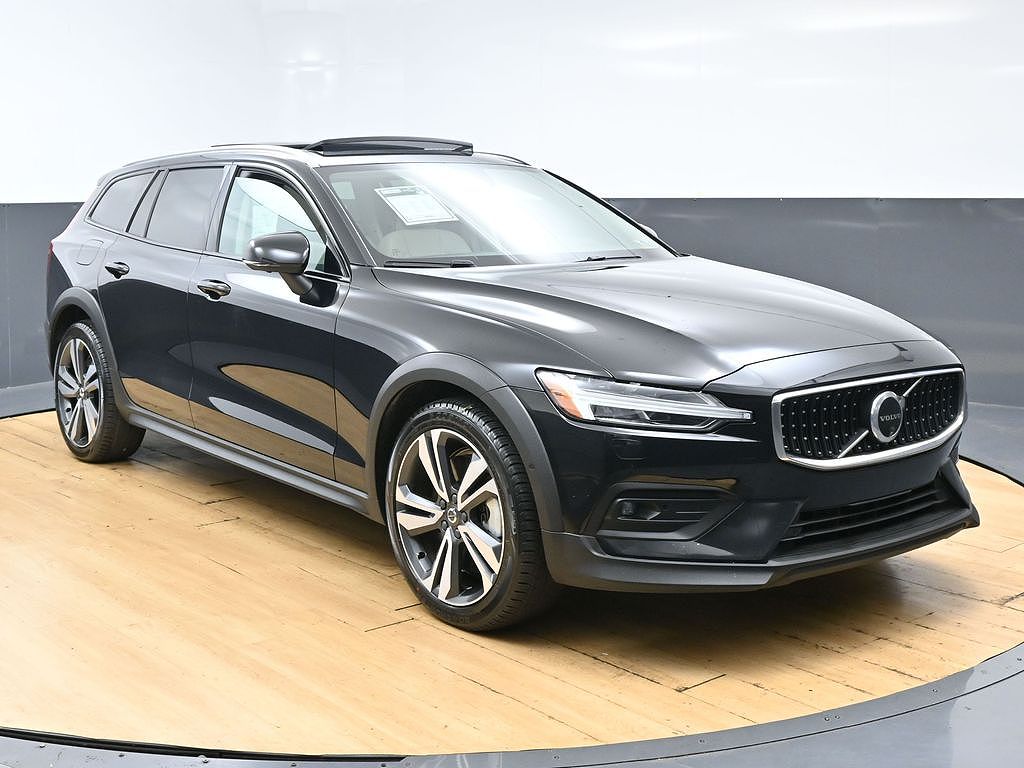 2025 Volvo V60 B5 Plus